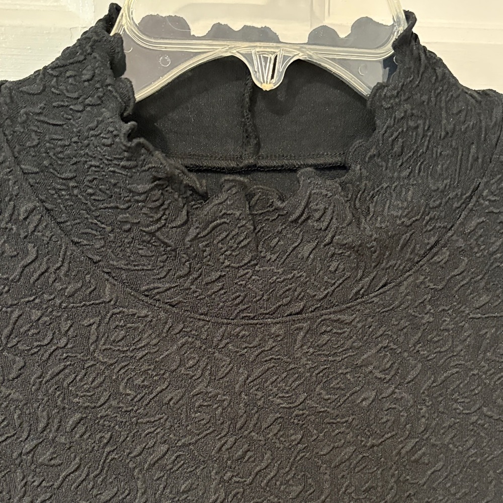 Me by Jennie Garth Black Long Sleeve Ruffle-Edge Knit Top Large
